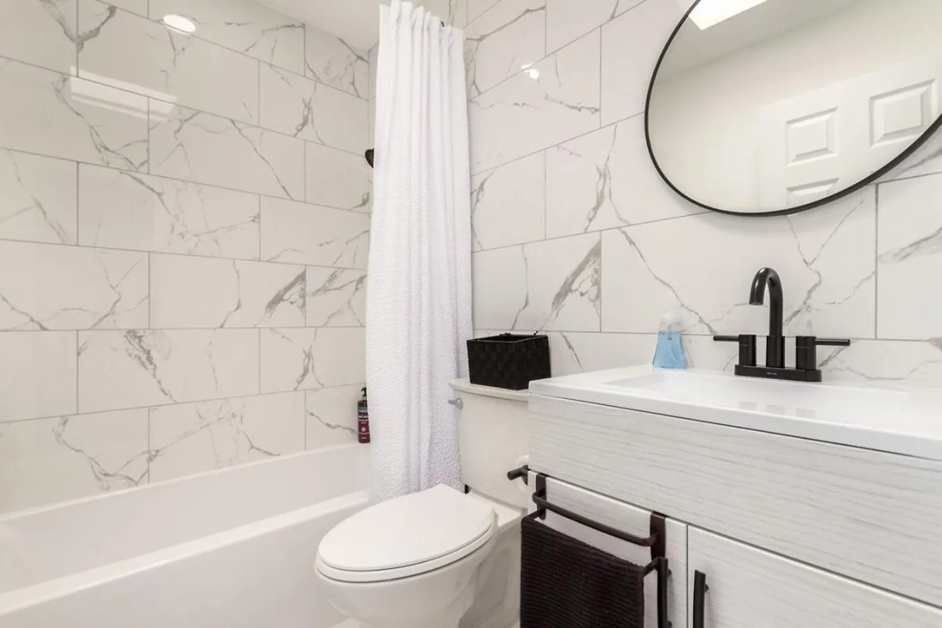 Modern-Industrial Old Town Condo Wpool, & Wd Scottsdale