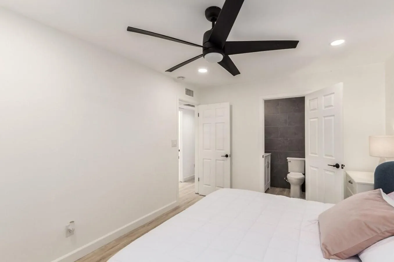Modern-Industrial Old Town Condo Wpool, & Wd Scottsdale 0*,