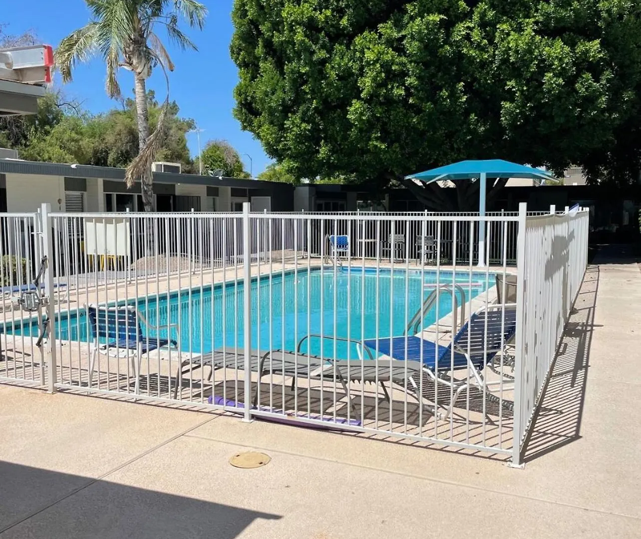 Modern-Industrial Old Town Condo Wpool, & Wd Scottsdale